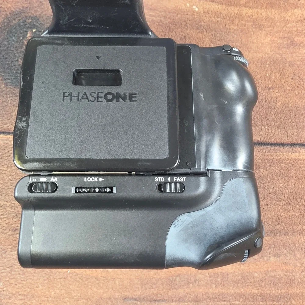 Phase One 645DF Camera Body V-Grip Air Medium Format Black Good Profoto Trigger